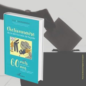 Couverture du Dictionnaire de la democratie de facade de POV