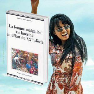 Couverture de La Femme malgache en Imerina au debut du 21e siecle de L. Andrianjafitrimo 
